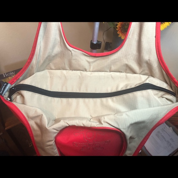 Crumpler Red Messenger Bag Tote - Picture 9 of 10